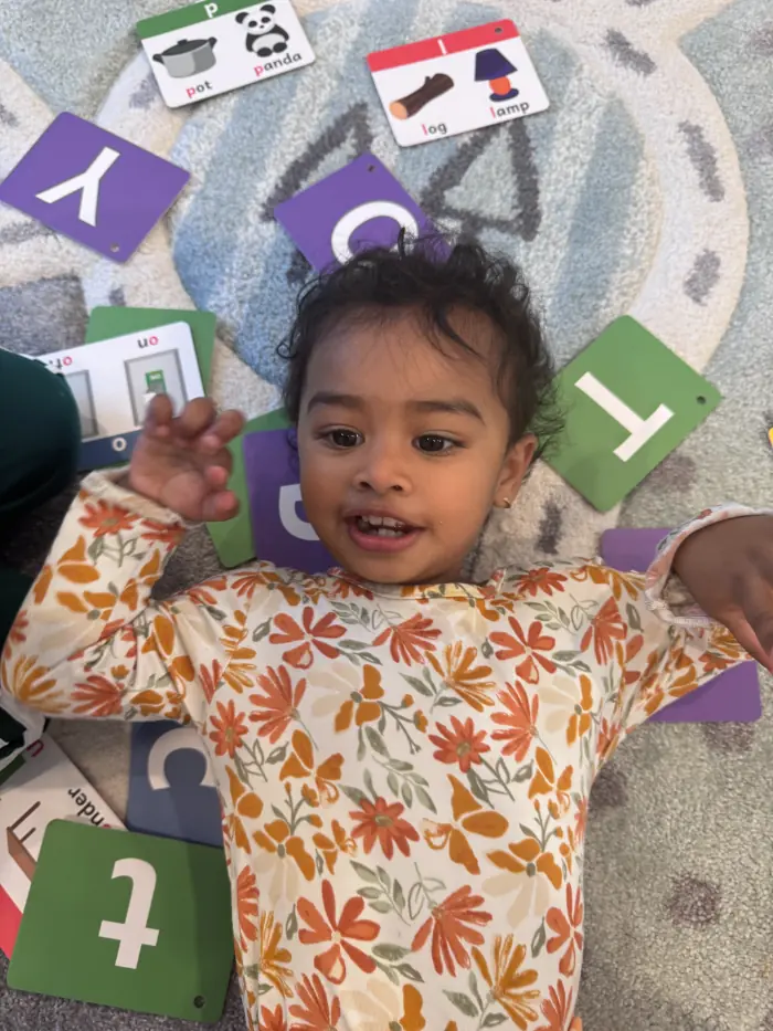 Preschoolers listening to calming story in circle time – Preschooler calming activities during storytime in daycare
