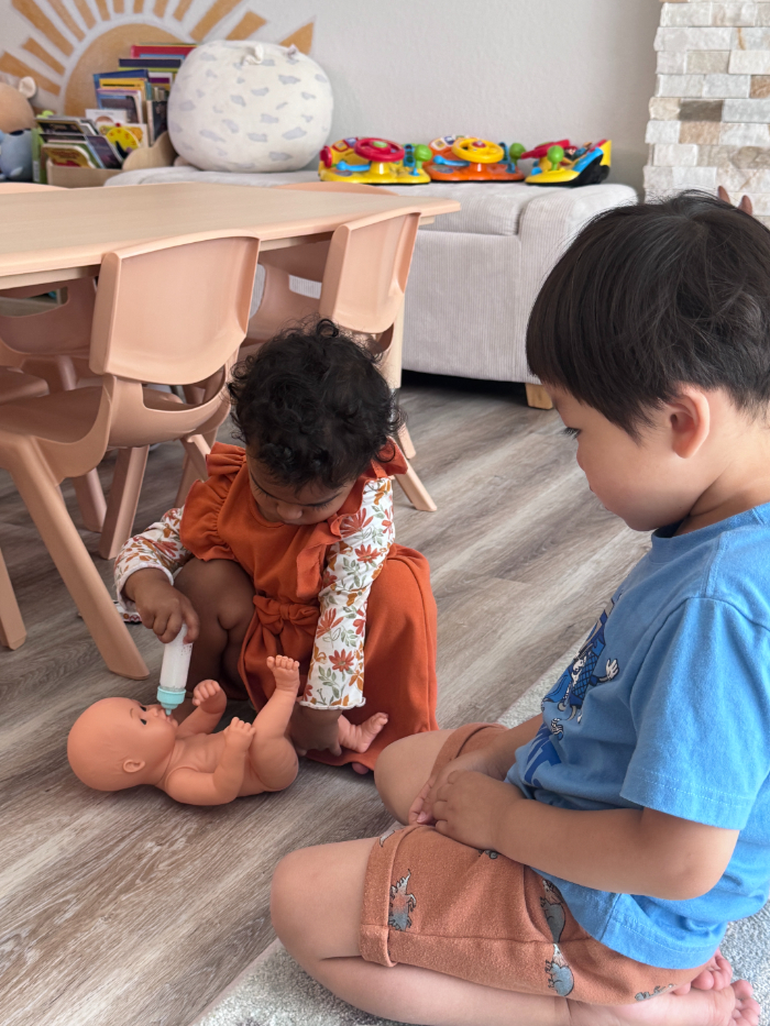 Group of toddlers sharing toys peacefully in Kido Heaven Snohomishclassroom – social-emotional learning in action
