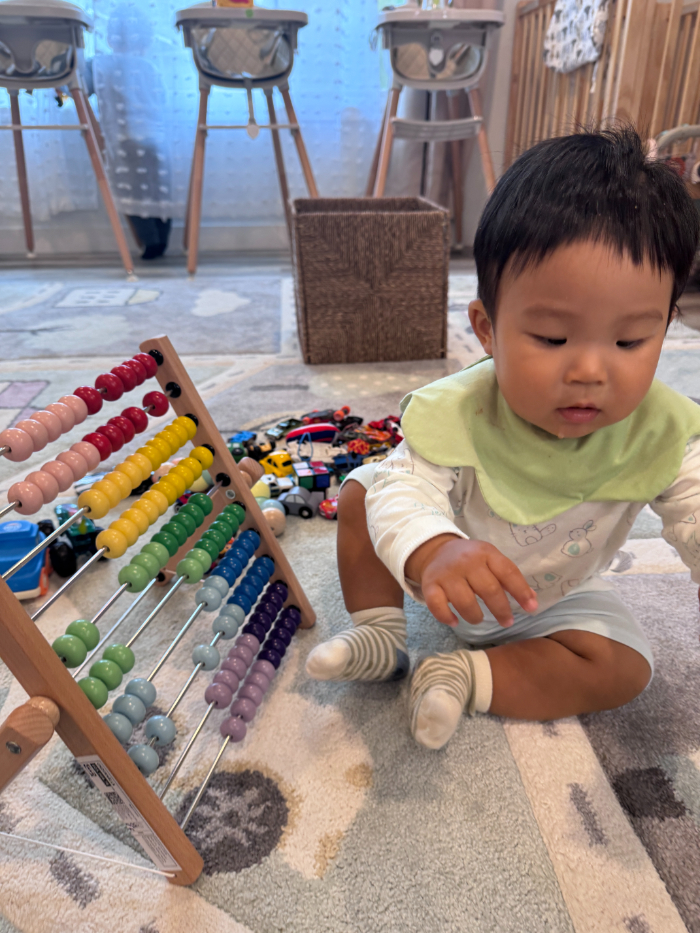 child stacking blocks for cognitive growth.