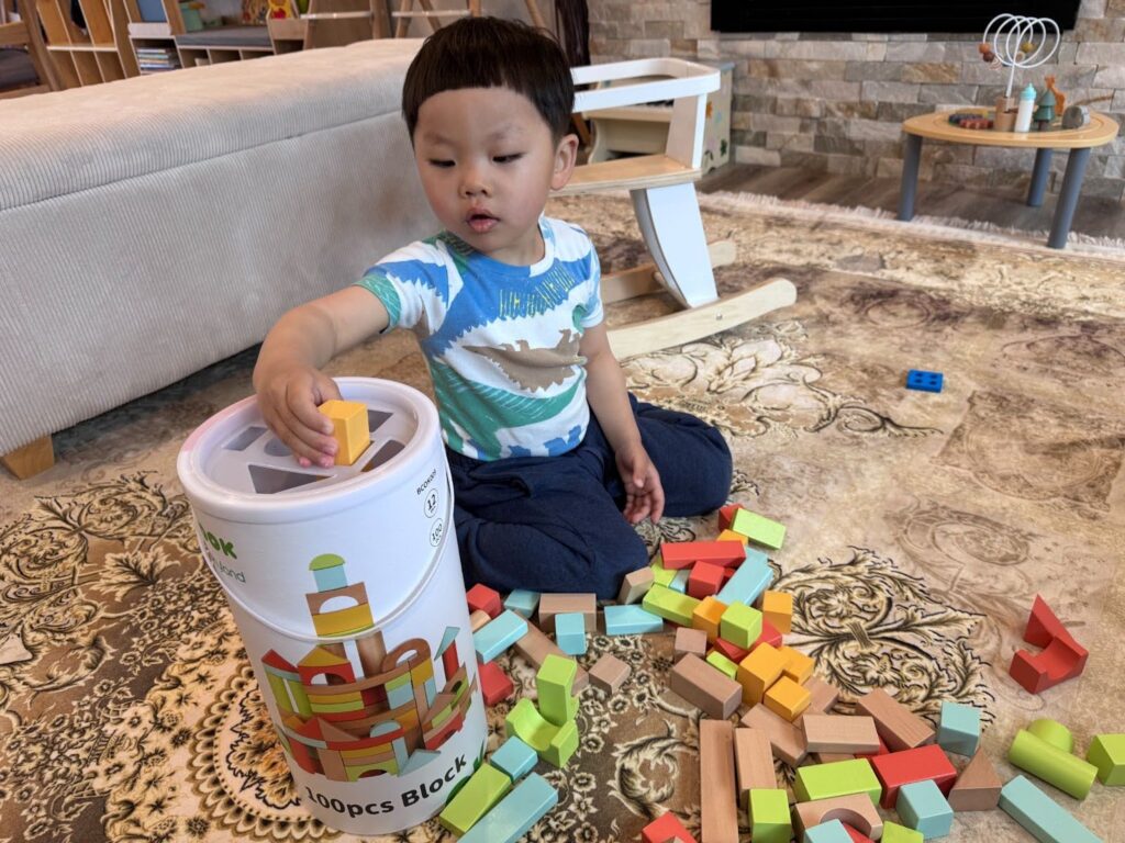 children building structures with wooden blocks
